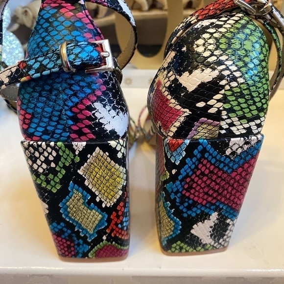 NWOT OR BOX.  FASHION NOVA MULTICOLORED SNAKE PRINT SANDAL SIZE 7.5 - Picture 6 of 11